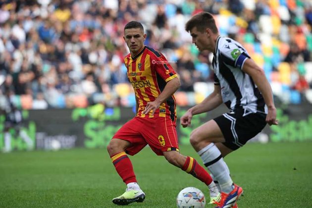Quarta sconfitta per il Lecce, stavolta senza rimpianti: l’Udinese prende due legni, una punizione di Zemura castiga i giallorossi - Corriere Salentino