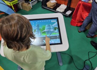 Tiny Table, imparare, giocare e riabilitare insieme: il tavolino interattivo pensato nel Salento, applaudito a Didacta, e che può cambiare il mondo scuola