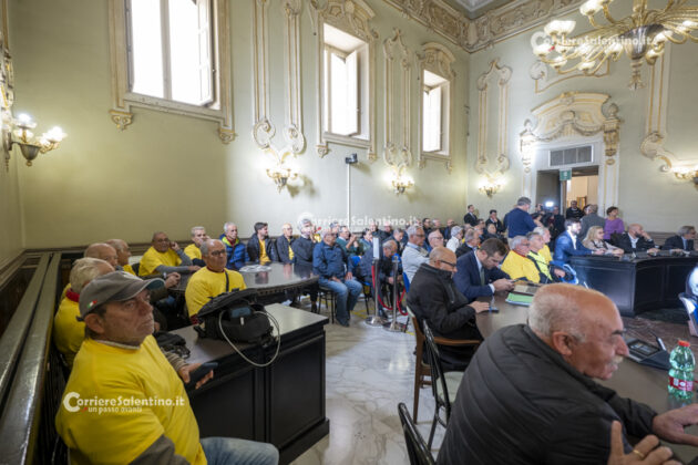 “Cartelle pazze” del consorzio di bonifica, passa all’unanimità l’ordine del giorno per sospenderle subito e poi annullarle. Una legge sui ricorsi collettivi - Corriere Salentino