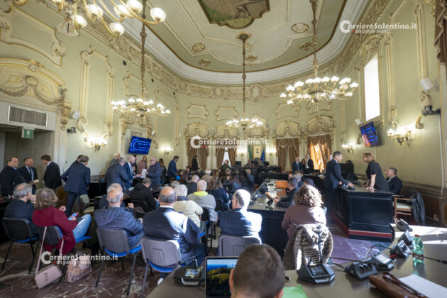 “Cartelle pazze” del consorzio di bonifica, passa all’unanimità l’ordine del giorno per sospenderle subito e poi annullarle. Una legge sui ricorsi collettivi - Corriere Salentino