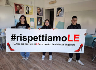 I giovani di Lecce contro la violenza di genere Disegni e slogan che urlano: #rispettiamoLE