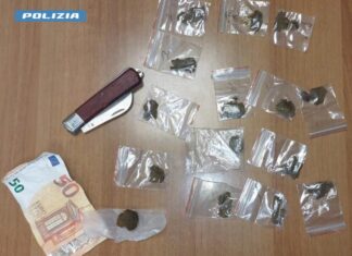 Nelle tasche dosi di hashish e un coltello a scatto, finisce agli arresti un 16enne