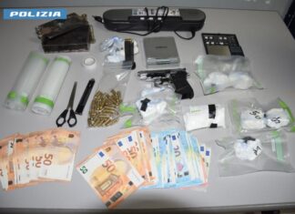 Operazione “Alto impatto” nel nord Salento: 45enne fermato con coltelli, pistola, bombe carta e mezzo chilo di cocaina