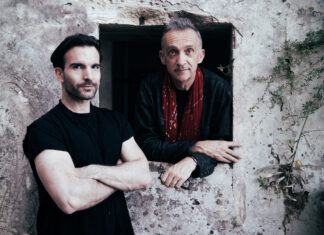 Sabato 16 novembre Justin Adams & Mauro Durante con Sweet release in esclusiva per la Puglia ai Cantieri Teatrali Koreja per Strade Maestre