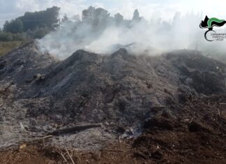 Colonna di fumo nella periferia di Maglie, nei guai imprenditore