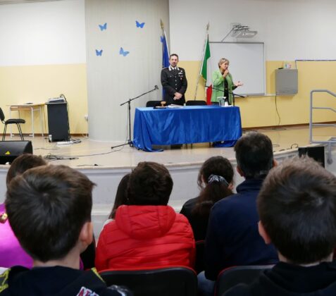 “A testa alta”: l’Istituto Comprensivo "P. Stomeo-G. Zimbalo" ospita il progetto di cittadinanza attiva che apre al dialogo tra generazioni - Corriere Salentino