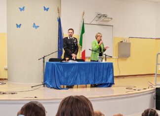 “A testa alta”: l’Istituto Comprensivo “P. Stomeo-G. Zimbalo” ospita il progetto di cittadinanza attiva che apre al dialogo tra generazioni