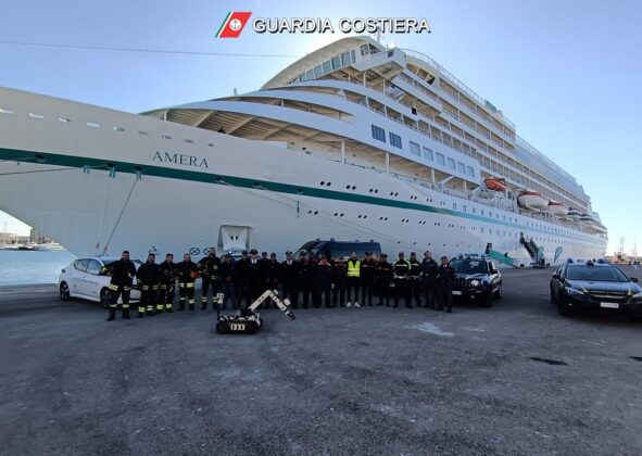 Allarme bomba su nave da crociera, intervengono gli artificieri: ma è un'esercitazione - Corriere Salentino