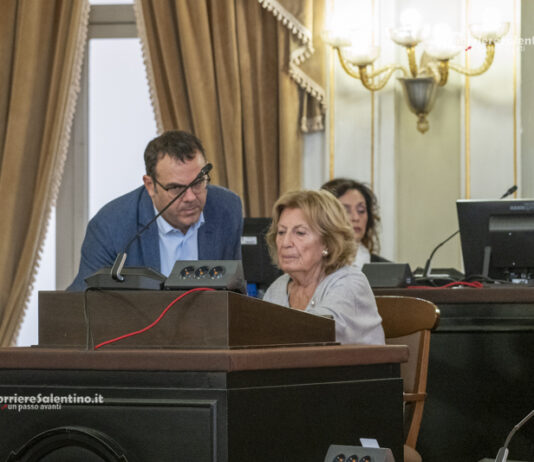 Lecce, il centrodestra porta in Consiglio la mozione contro l’aumento dell’Irpef regionale: “No a nuove tasse per coprire il buco della sanità”