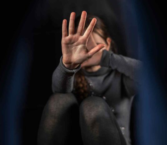 Nuora accusa il suocero: “Ha abusato di me per qualche piccola somma di denaro”, non era vero. Assolto