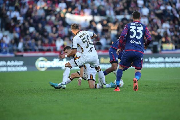 A Bologna un Lecce rinunciatario e senza coraggio, Orsolini lo punisce a 5 minuti dal 90° - Corriere Salentino