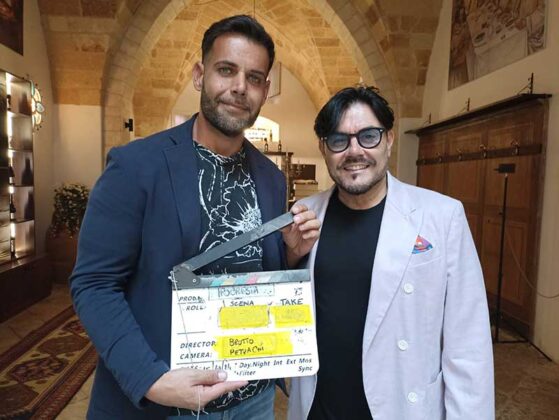 Enzo Petrachi canta in un videoclip “Ipocrisia” girato a Copertino nello storico “Palazzo del Cavaliere” - Corriere Salentino