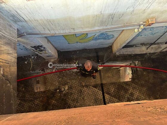 Fiamme in un garage alla periferia di Lecce, evacuato un condominio - Corriere Salentino