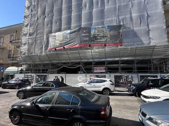 Ancora un dramma sul lavoro: cade da un’impalcatura nel pieno centro di Lecce, nulla da fare per un imprenditore - Corriere Salentino