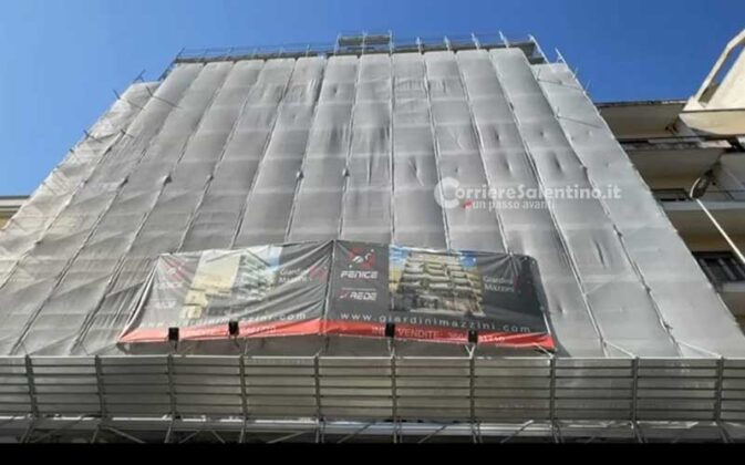 Ancora un dramma sul lavoro: cade da un’impalcatura nel pieno centro di Lecce, nulla da fare per un imprenditore - Corriere Salentino