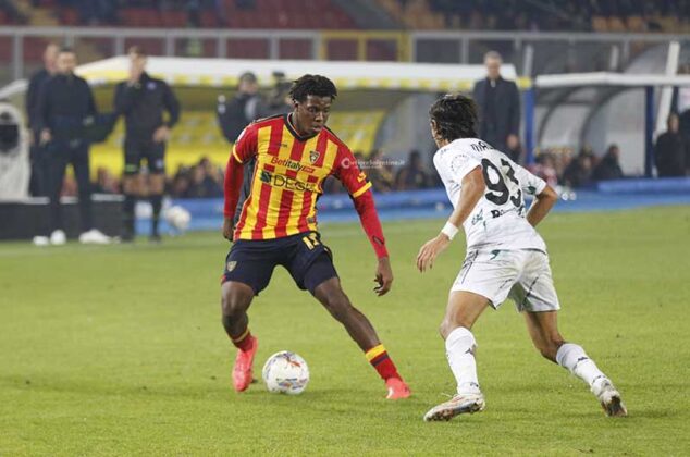 Senza idee né sangue per un tempo, il Lecce riacciuffa l’Empoli nella ripresa. Due traverse nel finale negano la vittoria ai giallorossi - Corriere Salentino