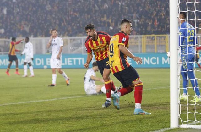 Senza idee né sangue per un tempo, il Lecce riacciuffa l’Empoli nella ripresa. Due traverse nel finale negano la vittoria ai giallorossi - Corriere Salentino