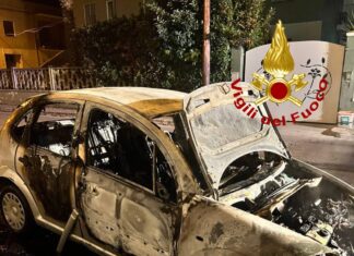 Altra notte di fuoco nel Salento, alle fiamme due vetture tra Squinzano e Gallipoli