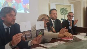Lecce, il piano mobilità e gli appuntamenti per le festività: 1500 parcheggi, con navette gratuite. 4 linee: compreso il trenino per il luna park - Corriere Salentino