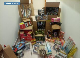 Fuochi illegali in garage, nuovo sequestro nel Salento: denunciato un 69enne
