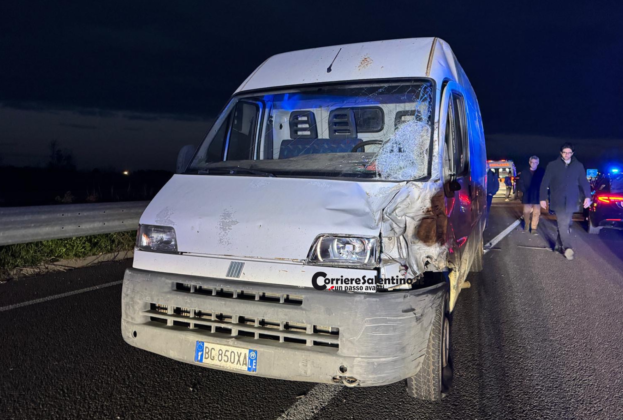 Ancora sangue sulle strade: scontro tra furgone e scooter. Un morto - Corriere Salentino