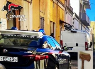 Litiga con imprenditore edile e lo ferisce alla testa con un’accetta: arrestato
