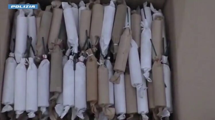 In casa un laboratorio per confezionare bombe carta, anche inneschi per accensione a distanza - Corriere Salentino