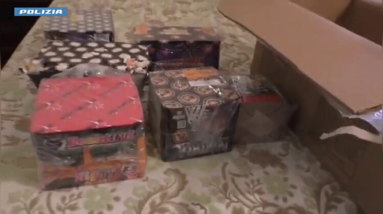 In casa un laboratorio per confezionare bombe carta, anche inneschi per accensione a distanza - Corriere Salentino