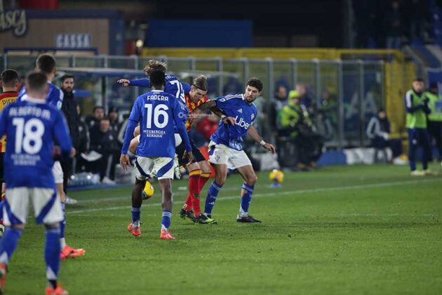 Un Lecce incerottato regge solo un tempo. Falcone para un rigore, ma non basta a evitare la sconfitta: 2 a 0 - Corriere Salentino