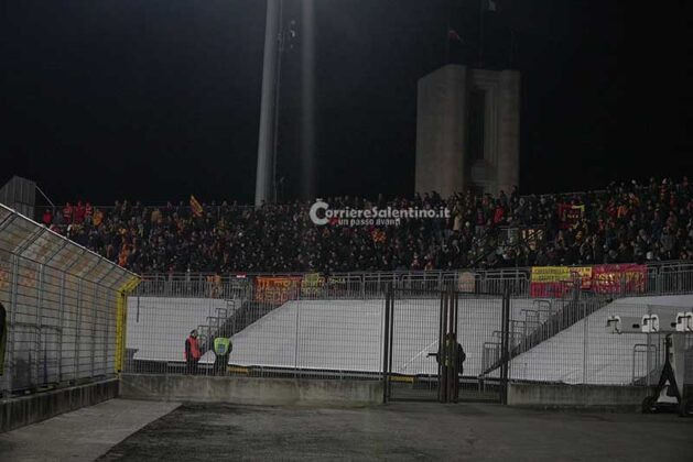 Un Lecce incerottato regge solo un tempo. Falcone para un rigore, ma non basta a evitare la sconfitta: 2 a 0 - Corriere Salentino