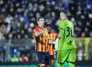 Le pagelle dei giallorossi in Como – Lecce: Falcone para il parabile, Oudin entra svogliato, Krstovic annaspa