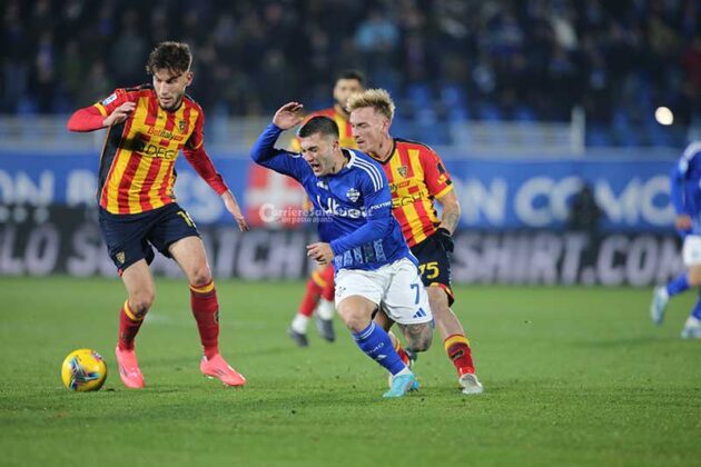 Un Lecce incerottato regge solo un tempo. Falcone para un rigore, ma non basta a evitare la sconfitta: 2 a 0 - Corriere Salentino