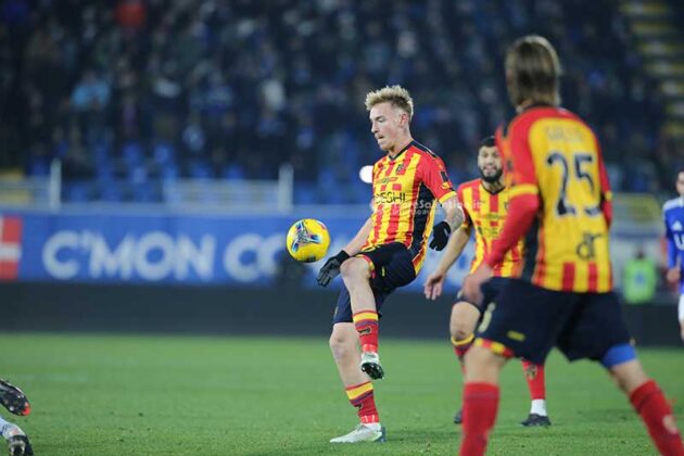 Un Lecce incerottato regge solo un tempo. Falcone para un rigore, ma non basta a evitare la sconfitta: 2 a 0 - Corriere Salentino