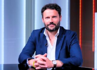 Salvemini ironizza sul divieto di conferenze in bus. Siculella sul PUT: “Per l’ennesima volta un teatrino inutile: i costi aumenteranno per i leccesi”