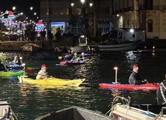 Green Eco Street for Christmas, dopo Babbo Natale in kayak arriva la Befana in sidecar