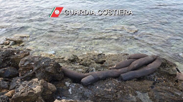 Petrolio sugli scogli, scongiurato disastro ambientale a Porto Cesareo - Corriere Salentino