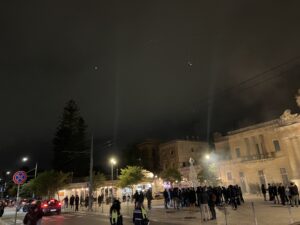 Manifestazione Acca Larentia, alcuni antifascisti raggiungono la manifestazione di destra: insulti e cori contro i ragazzi uccisi. La polizia evita lo scontro - Corriere Salentino