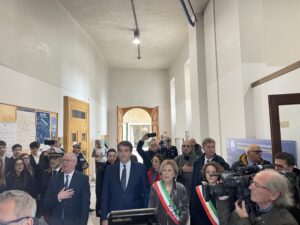 Istituzioni, politici e forze dell’ordine accorsi per il saluto al vicepresidente della Commissione europea, Raffaele Fitto: “Grande opportunità per il Salento” - Corriere Salentino