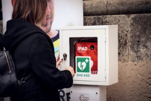 L’associazione “Ricordare e Sorridere" dona due nuovi defibrillatori alla città di Galatina - Corriere Salentino