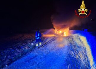Ennesimo rogo d’auto nel Salento, distrutta dal fuoco un’Alfa Giulietta
