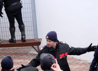 Tafferugli in una partita di calco dilettantistico: feriti donne e bambini. Indagini per risalire ai facinorosi