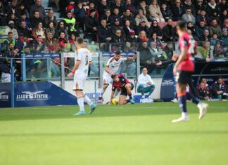 Pierotti illude il Lecce, poi il Cagliari cala il poker e fa suo lo scontro salvezza