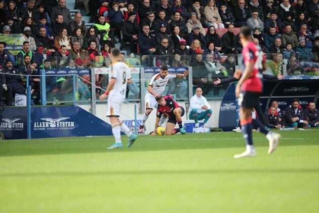 Pierotti illude il Lecce, poi il Cagliari cala il poker e fa suo lo scontro salvezza - Corriere Salentino