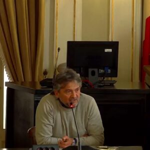 “Utenti dei bus in aumento durante le festività: 2156 passeggeri totali per il parcheggio del Fazzi”. Per il centrosinistra un flop. La replica: “È solo l’inizio” - Corriere Salentino