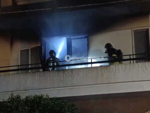 Fiamme in un appartamento: passanti lanciano l'allarme. In salvo il padrone di casa - Corriere Salentino