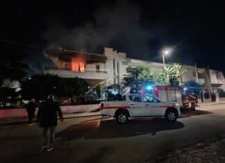 Fiamme in un appartamento: passanti lanciano l’allarme. In salvo il padrone di casa