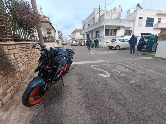 Impatto tra moto e auto in paese: centauro in ospedale con codice rosso - Corriere Salentino