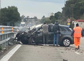 Un colpo di sonno e poi lo schianto sul guardrail: tragedia sfiorata sulla statale, un ferito al Fazzi con “codice rosso”