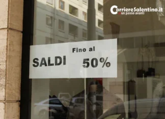 Saldi: città e paesi si rianimano e si illuminano e le persone ritrovano il sorriso