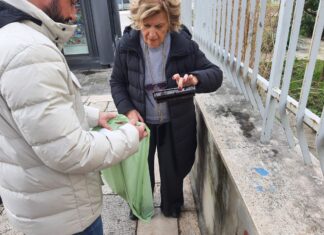 Abbandono dei rifiuti davanti alla colonna “Quinto Ennio”: la sindaca Adriana Poli Bortone al lavoro per ripulire la zona